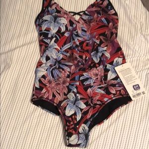 Lululemon shoreline one piece bathing suit